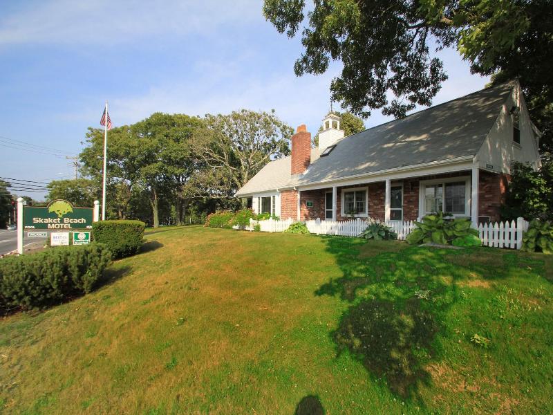 Skaket Beach Motel image