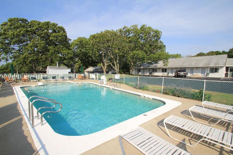 Skaket Beach Motel image