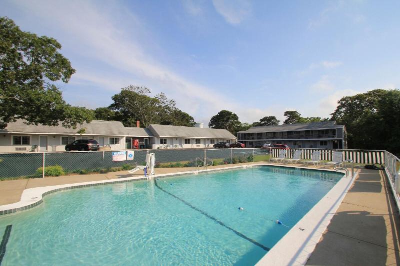 Skaket Beach Motel image