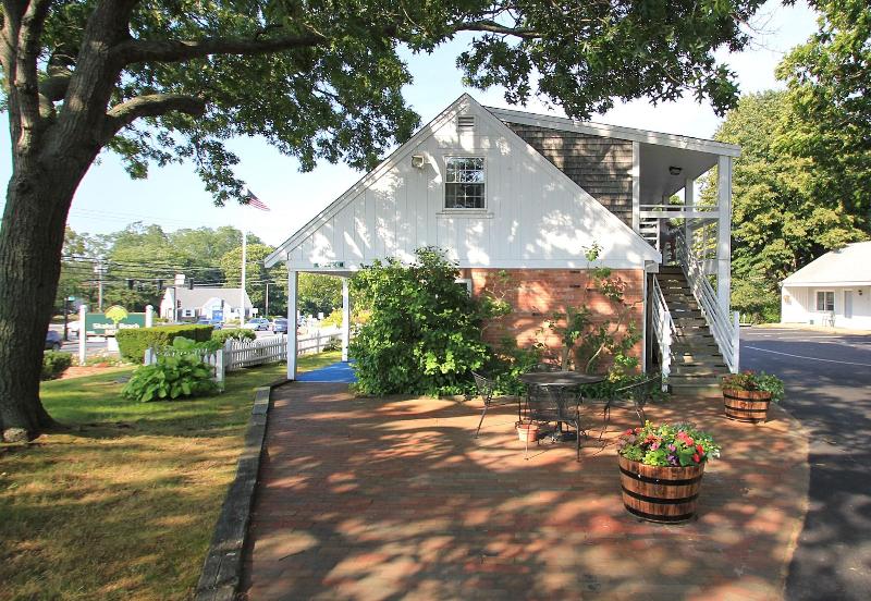 Skaket Beach Motel image