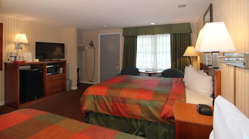 Skaket Beach Motel image