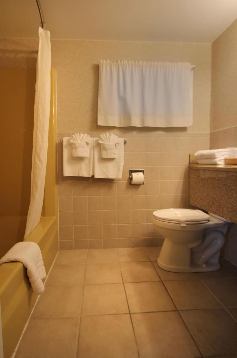 Skaket Beach Motel image