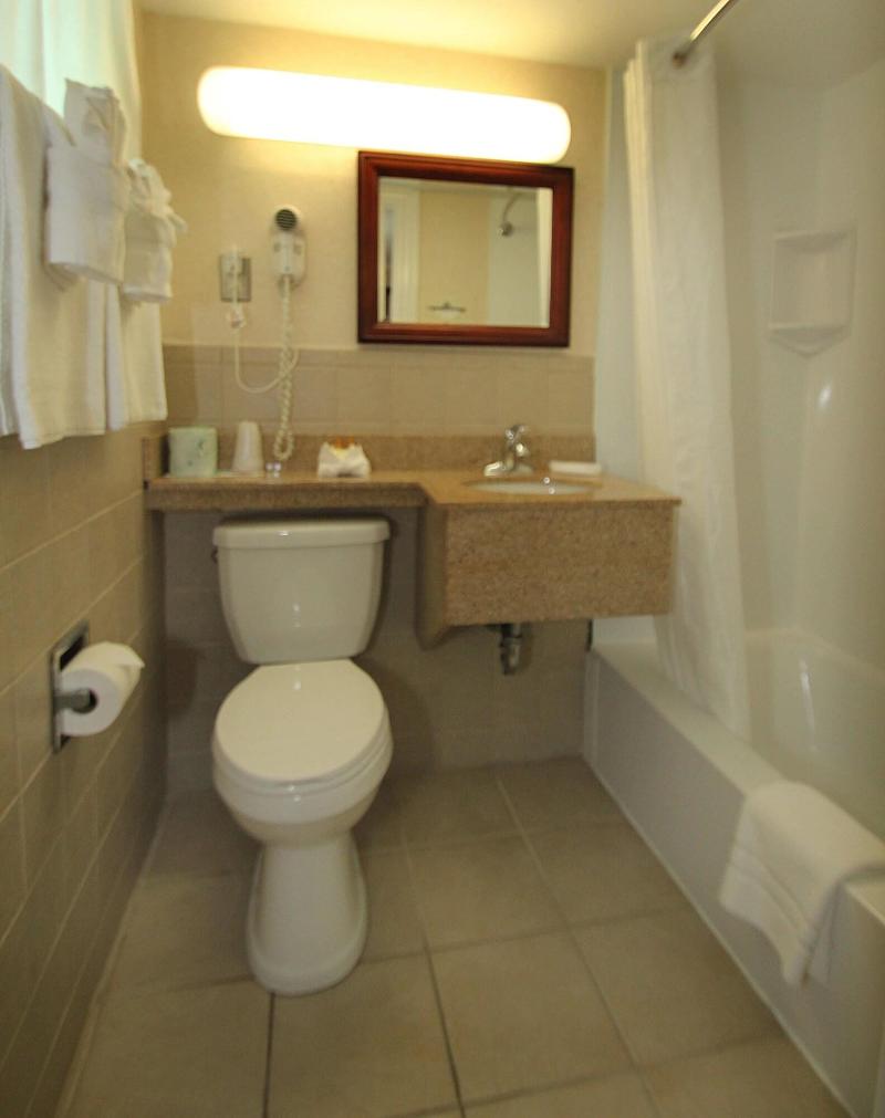 Skaket Beach Motel image