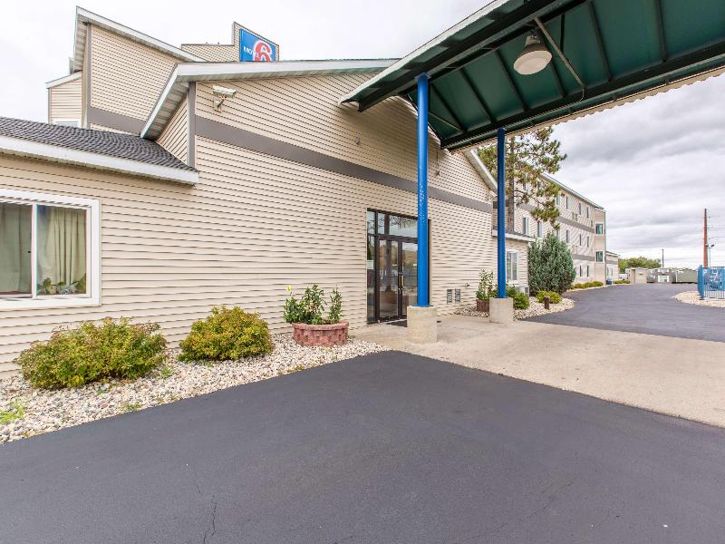 Motel 6 Lake Delton Wi image