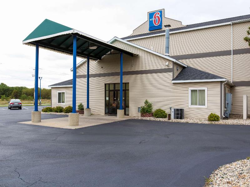 Motel 6 Lake Delton Wi image