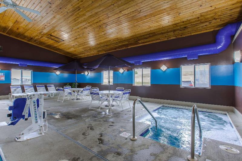 Motel 6 Lake Delton Wi image