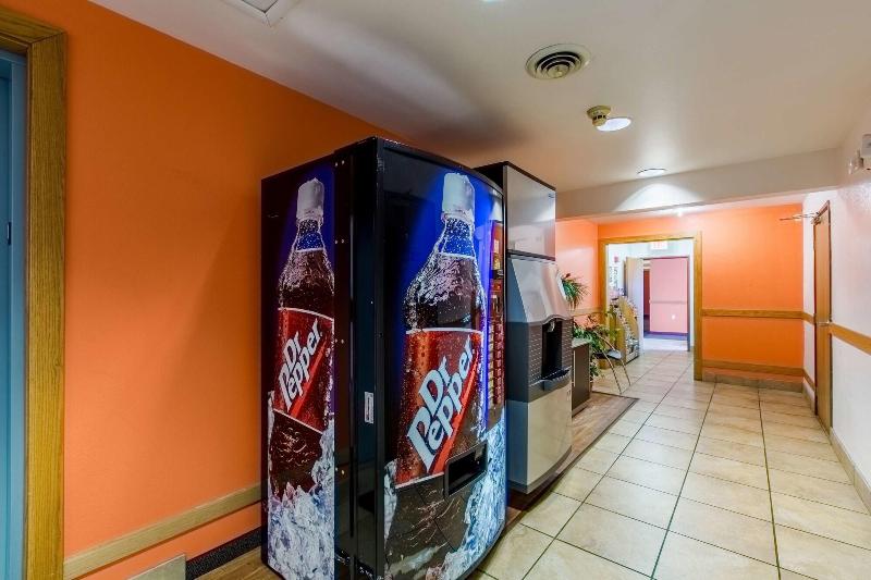 Motel 6 Lake Delton Wi image