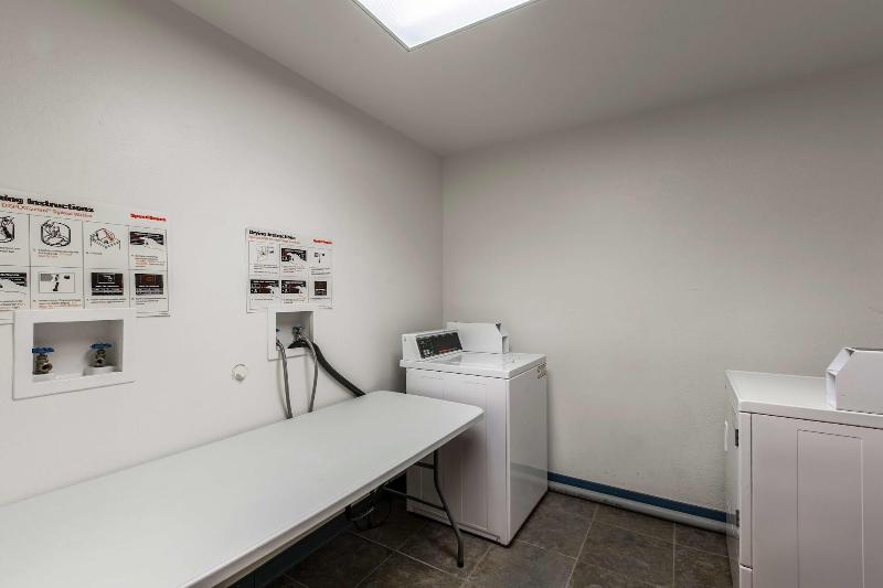 Motel 6 Lake Delton Wi image