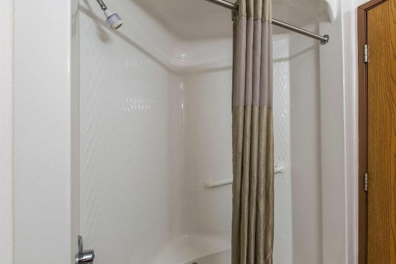 Motel 6 Lake Delton Wi image