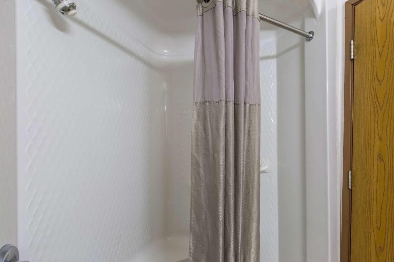 Motel 6 Lake Delton Wi image