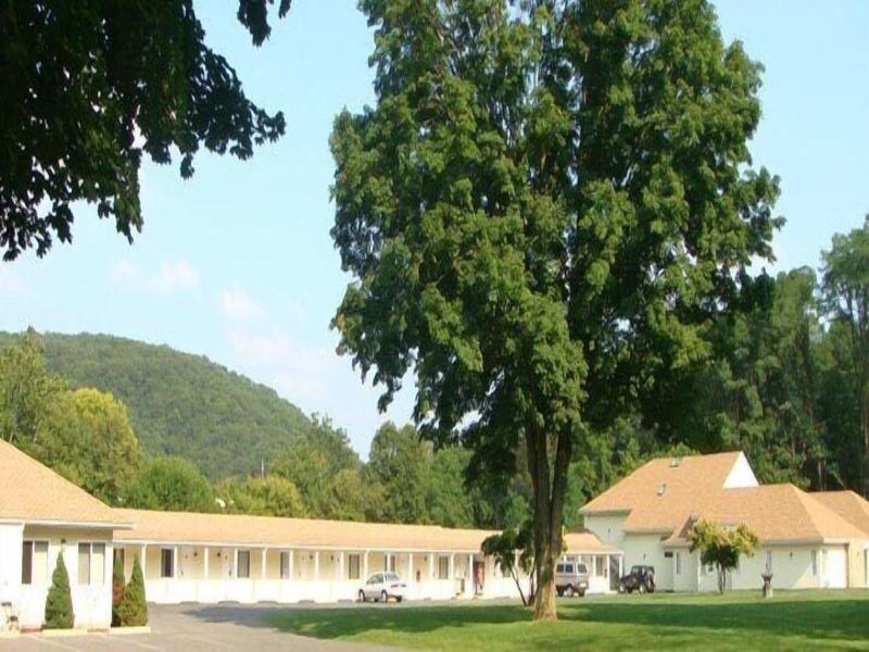 Rocky River Inn image