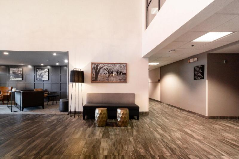 Oxford Suites Chico image