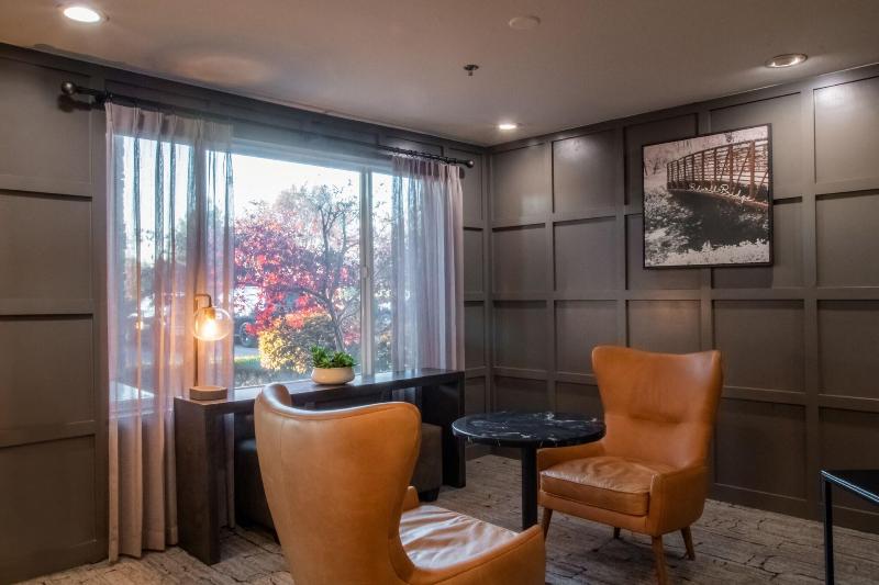 Oxford Suites Chico image