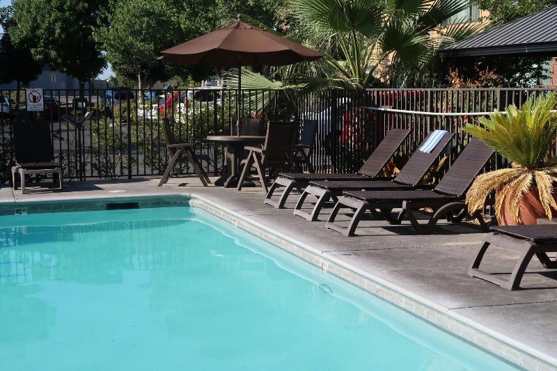 Oxford Suites Chico image