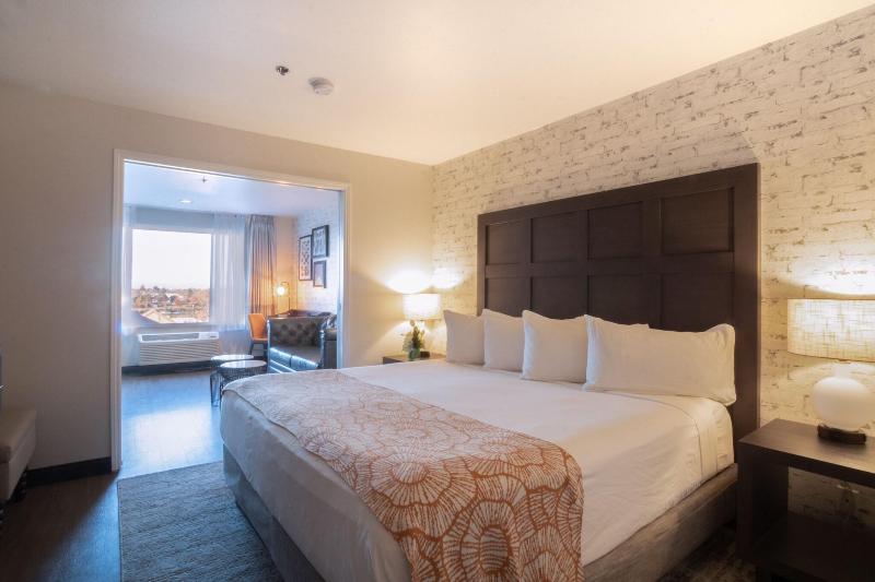 Oxford Suites Chico image