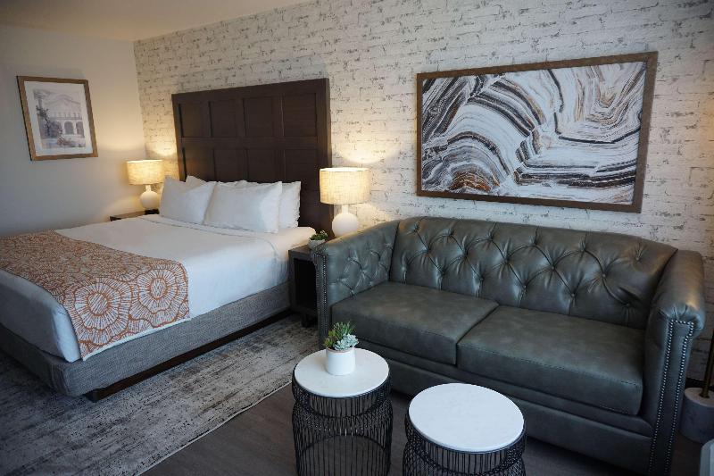 Oxford Suites Chico image