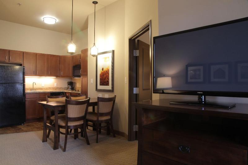 Teddy S Residential Suites New Town image