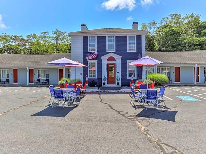 Olde Tavern Motel And Inn image