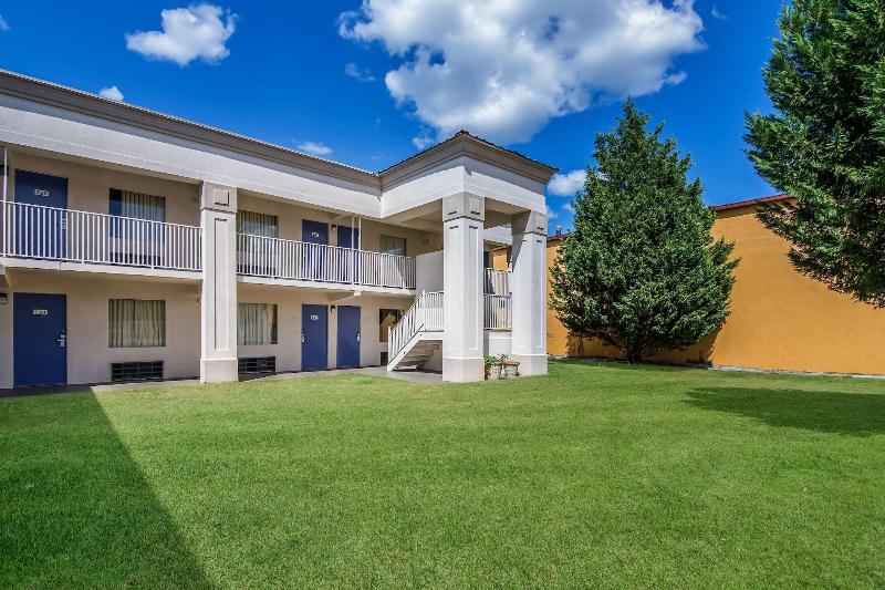 Motel 6 Opelika, AL image