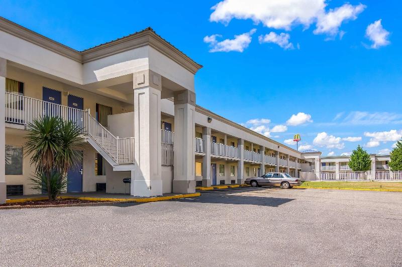 Motel 6 Opelika, AL image