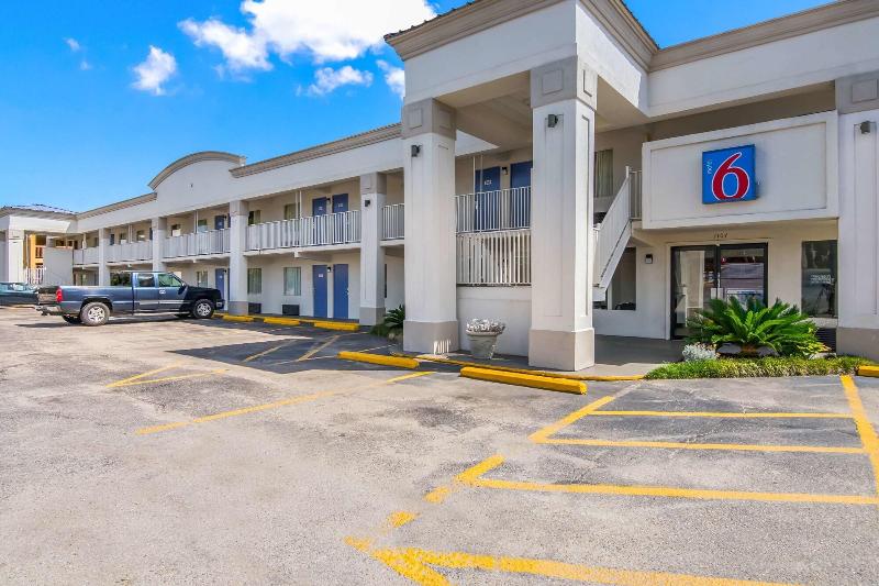 Motel 6 Opelika, AL image