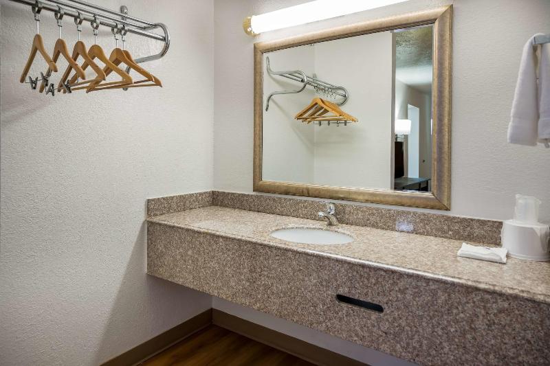 Motel 6 Opelika, AL image