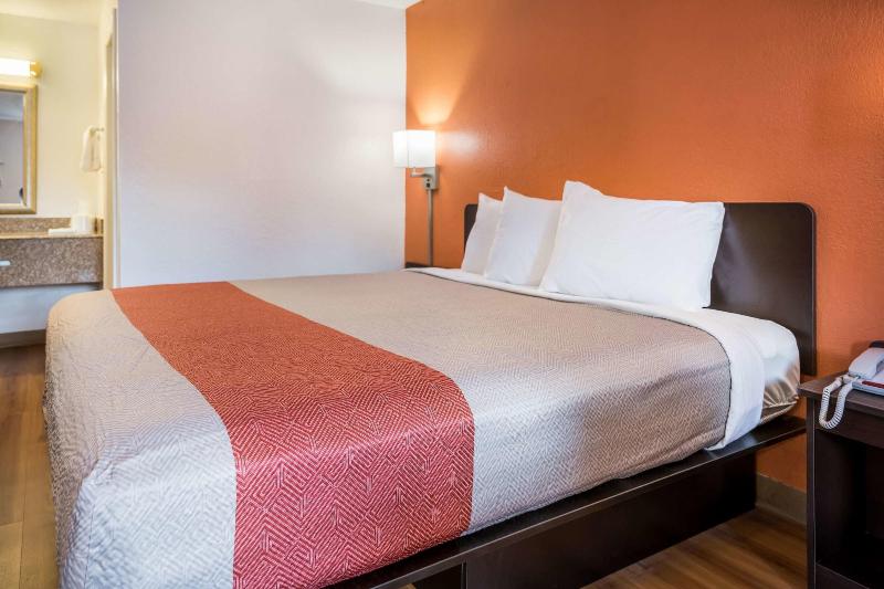 Motel 6 Opelika, AL image