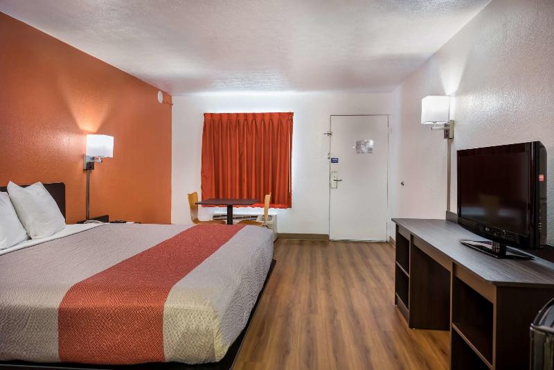 Motel 6 Opelika, AL image