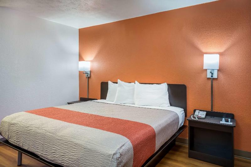 Motel 6 Opelika, AL image