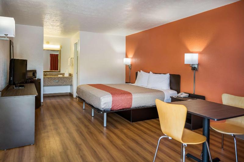 Motel 6 Opelika, AL image