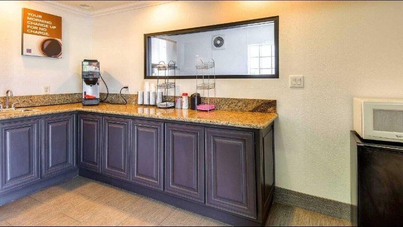 Motel 6 Menifee Sun City Ca image
