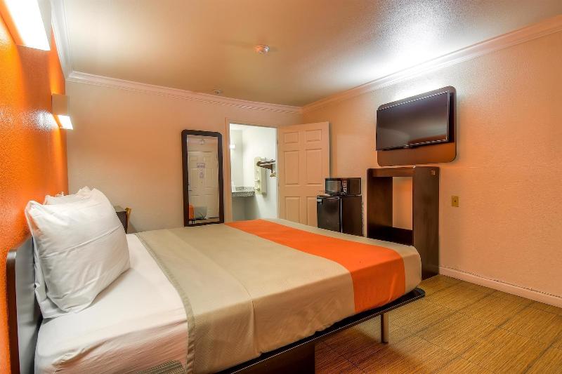 Motel 6 Menifee Sun City Ca image