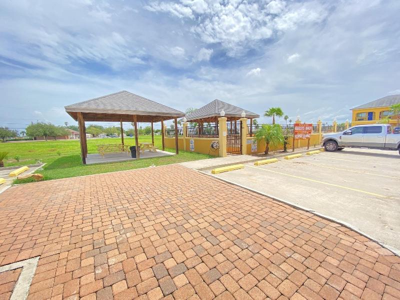 Weslaco Inn Weslaco Mercedes image