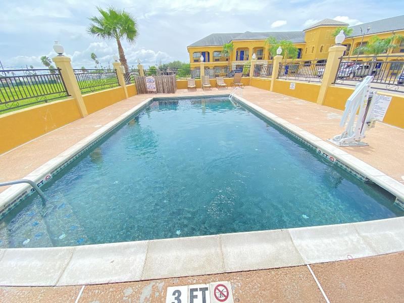 Weslaco Inn Weslaco Mercedes image