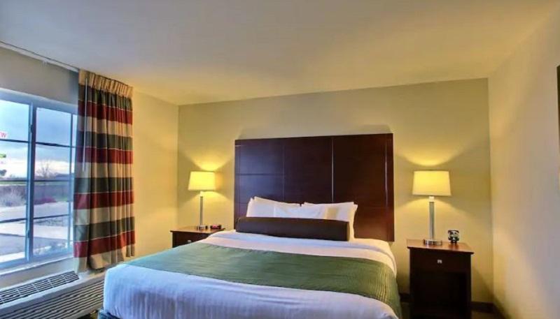 AmericInn by Wyndham Oshkosh — photo 10