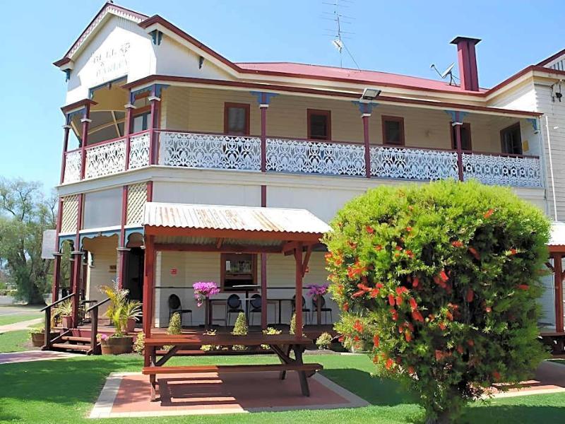 Cotswold Motor Inn image