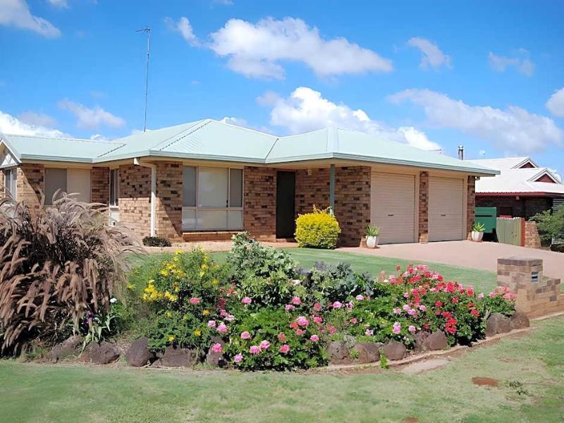 Cotswold Motor Inn image