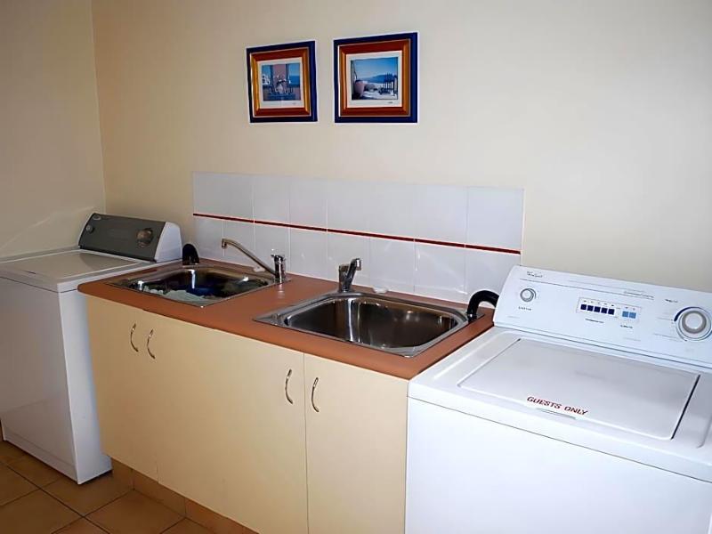 Cotswold Motor Inn image