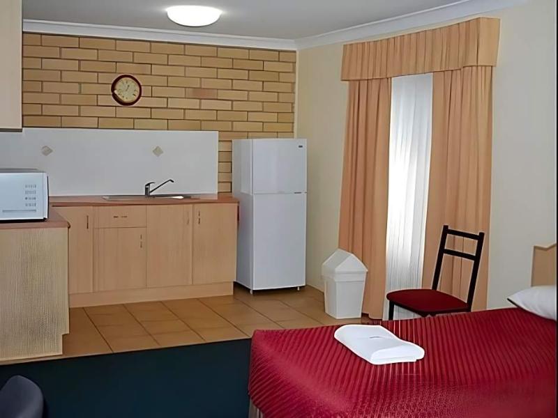 Cotswold Motor Inn image