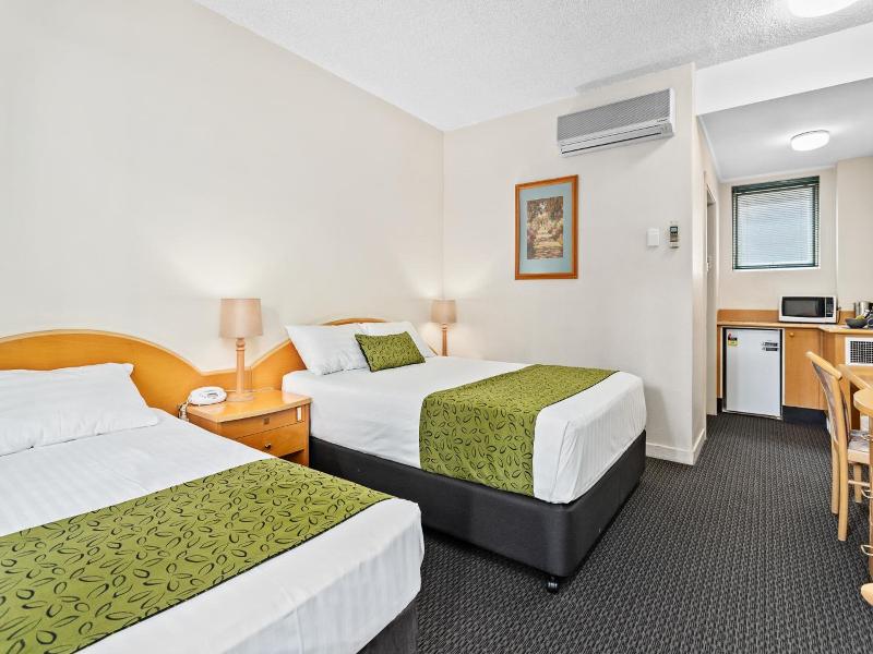 Park Motor Inn image
