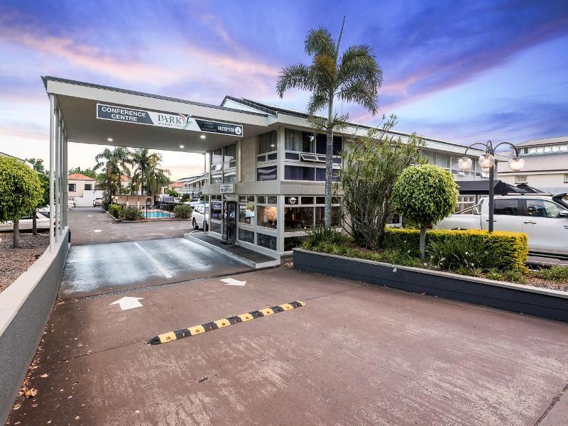 Park Motor Inn image