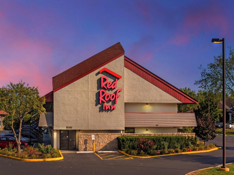 Red Roof Inn Milwaukee Airport image
