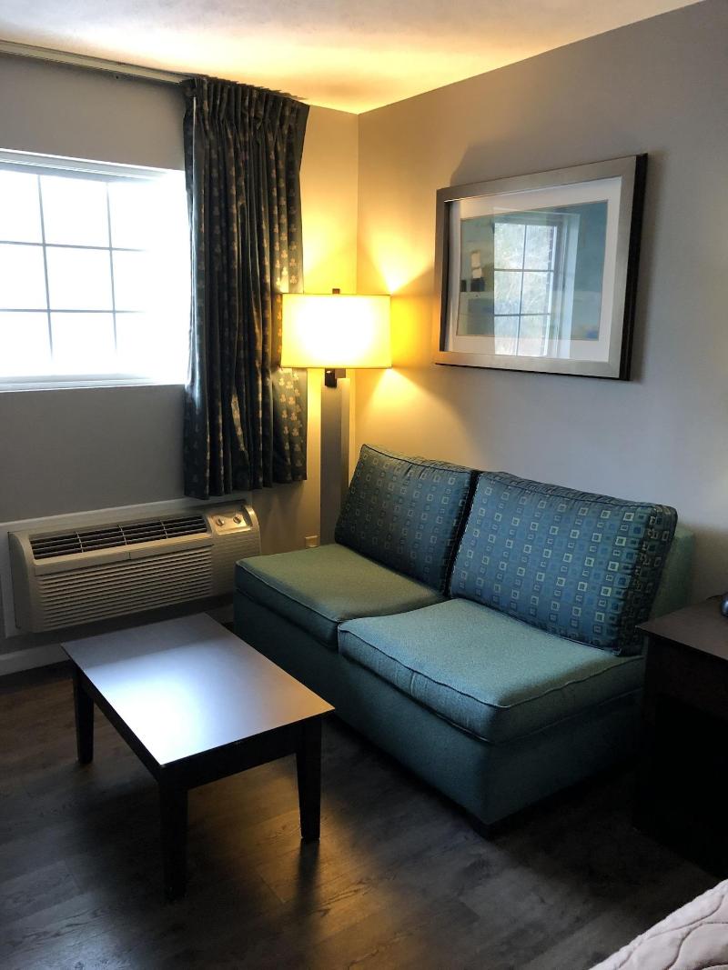 Deerfield Inn And Suites Fairview - Image 10