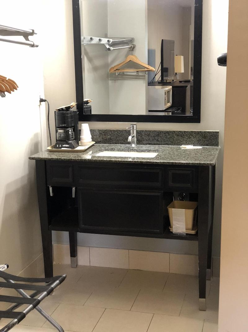 Deerfield Inn And Suites Fairview - Image 6