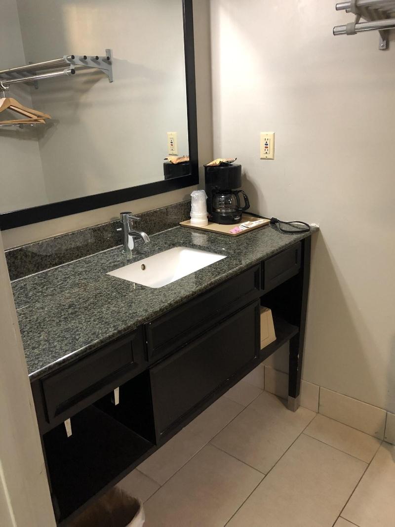 Deerfield Inn And Suites Fairview - Image 8