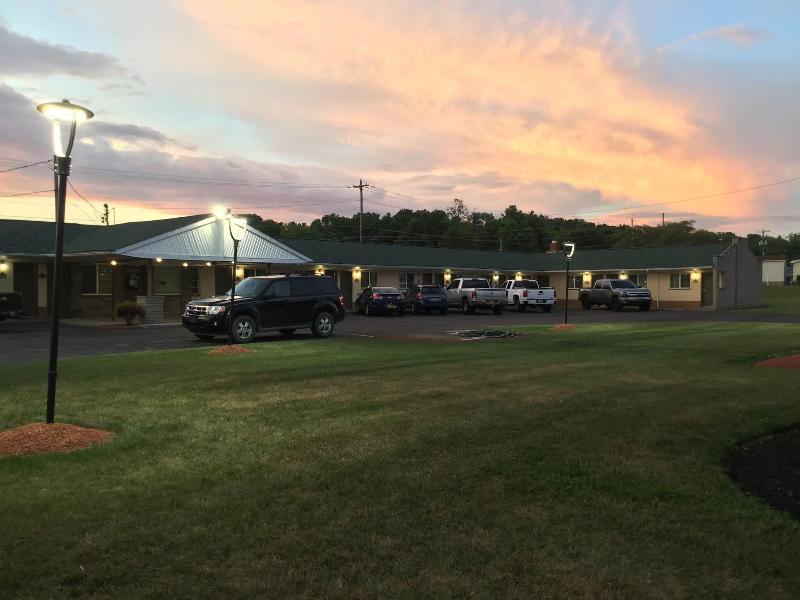 Relax Inn Bloomsburg image