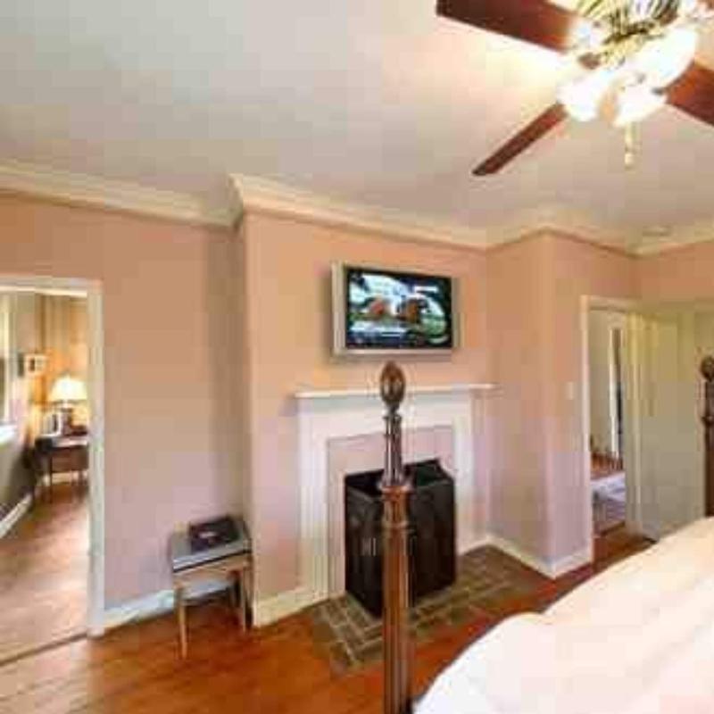 Wayside Inn Bed And Breakfast image