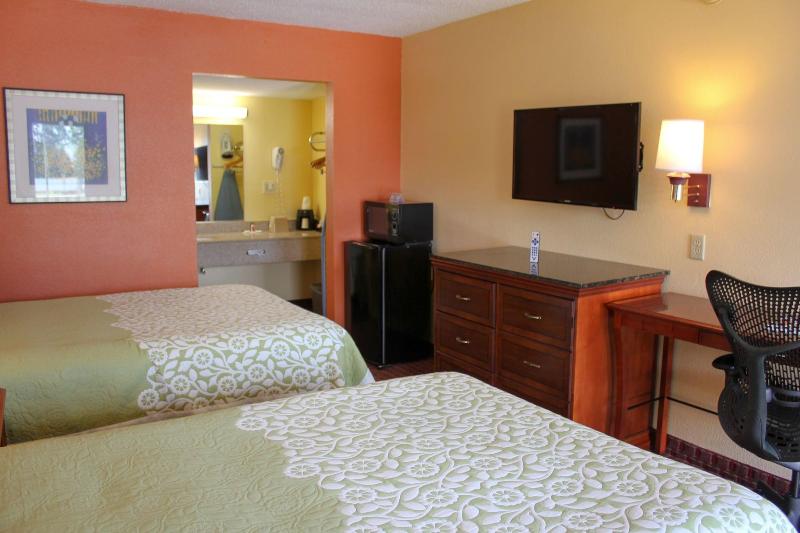Rose Garden Inn Suites image