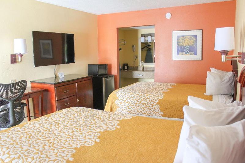 Rose Garden Inn Suites image