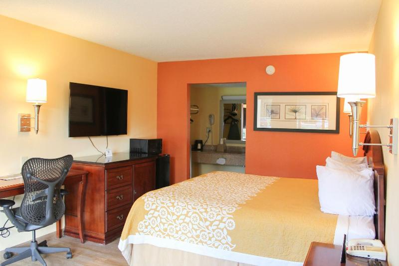 Rose Garden Inn Suites image